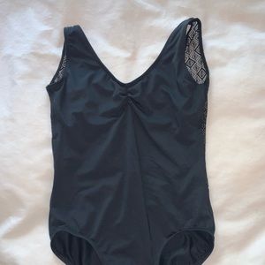 Ainsliewear black leo